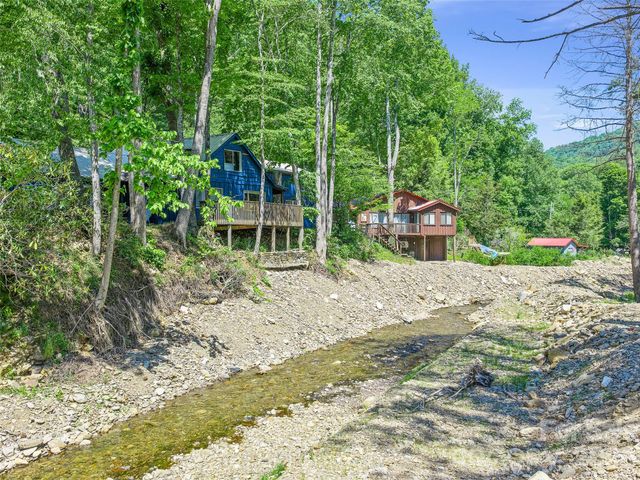 137 Mountain Farm Road, Burnsville, NC 28714