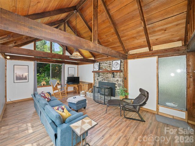 137 Mountain Farm Road, Burnsville, NC 28714