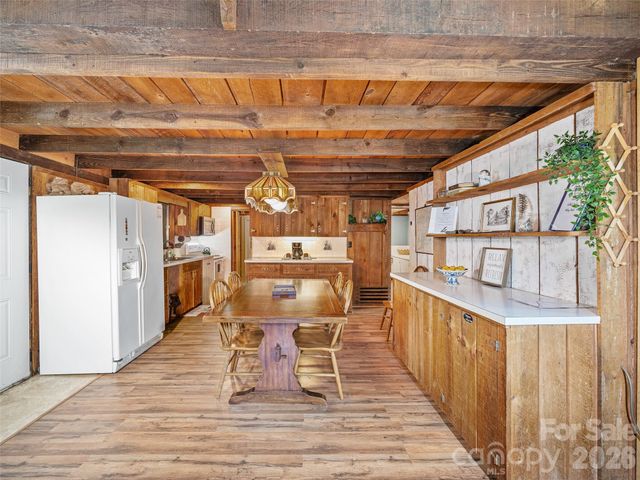 137 Mountain Farm Road, Burnsville, NC 28714