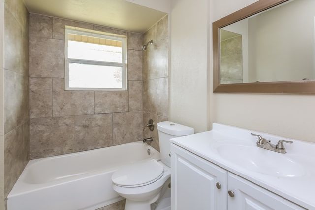 221 Highridge Drive, Desoto, TX 75115