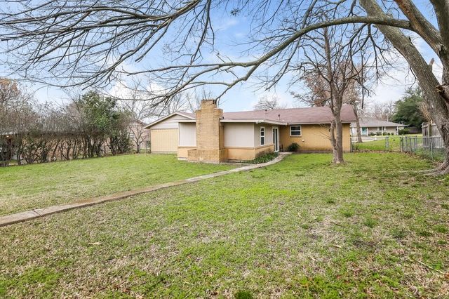 221 Highridge Drive, Desoto, TX 75115