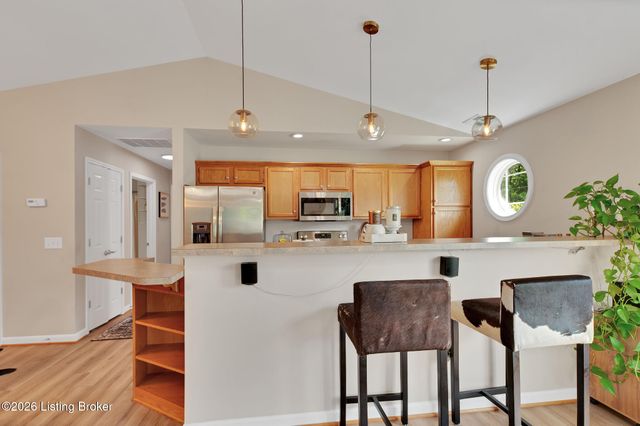 6520 Brook Bend Way 203, Louisville, KY 40229