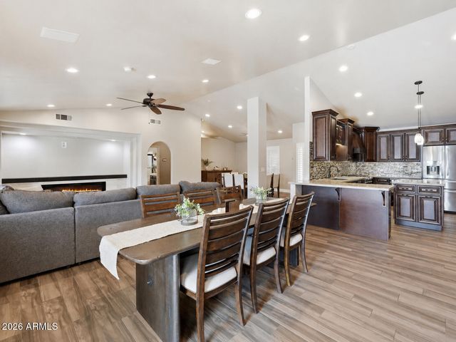 2560 N Lindsay Road 40, Mesa, AZ 85213