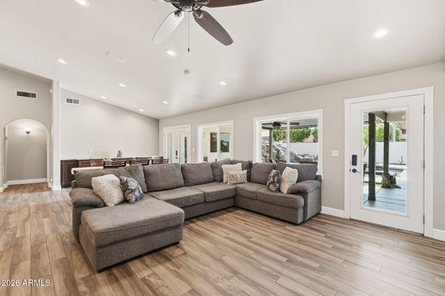 2560 N Lindsay Road 40, Mesa, AZ 85213