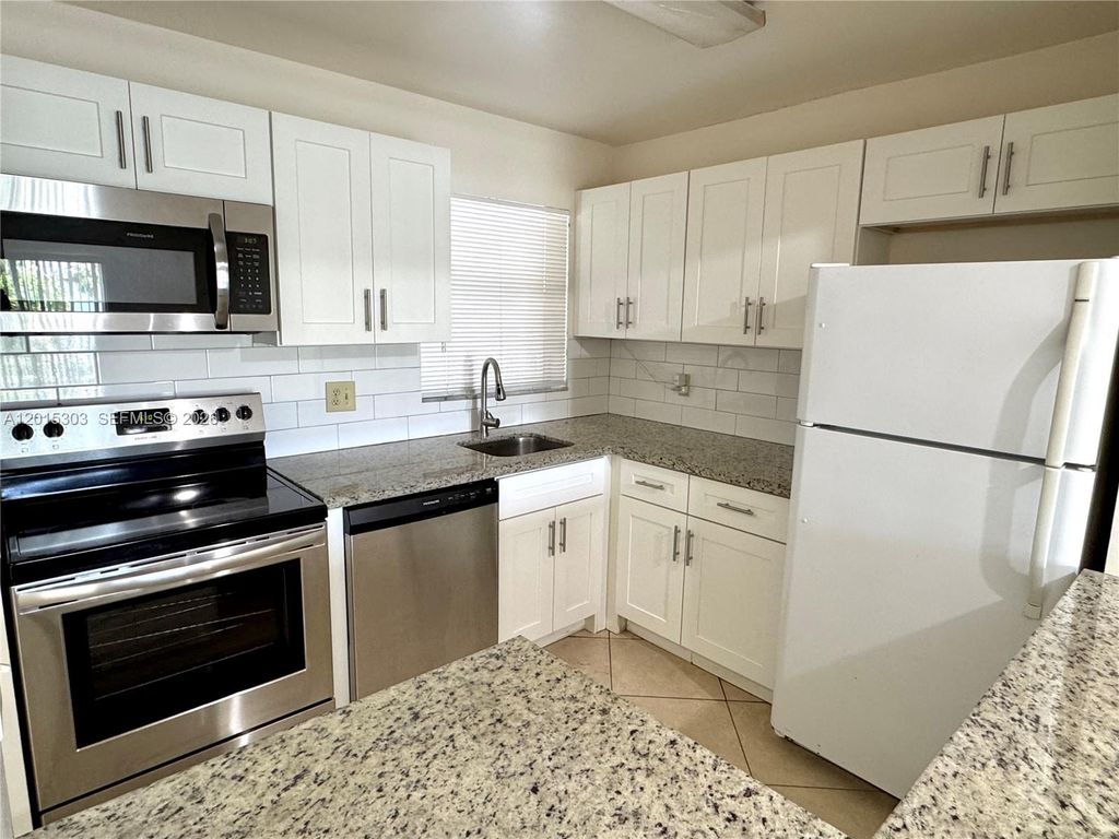 6900 Nova Dr 204-2, Davie, FL 33317
