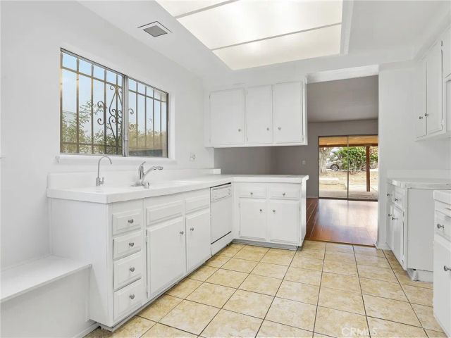 12634 Amboy Avenue, Sylmar, CA 91342