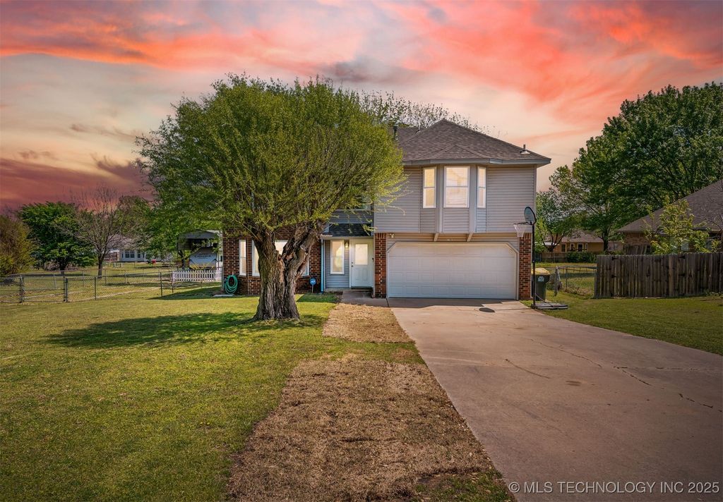 11923 S 267th East Avenue, Coweta, OK 74429