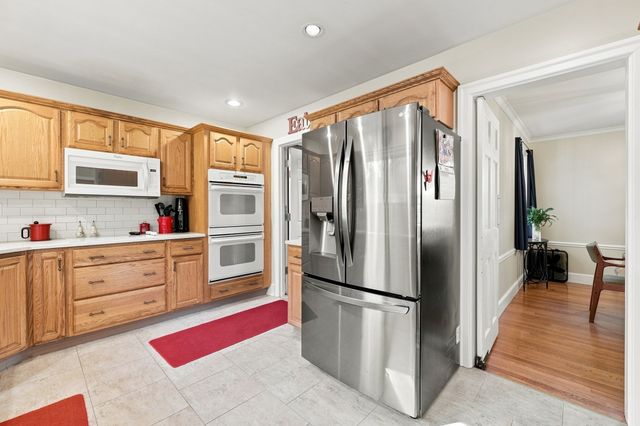 17 Longmeadow St, Longmeadow, MA 01106
