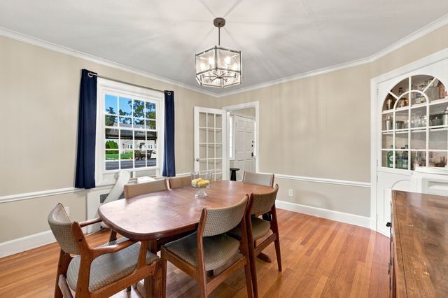 17 Longmeadow St, Longmeadow, MA 01106