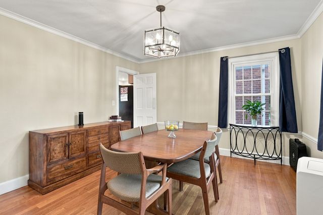 17 Longmeadow St, Longmeadow, MA 01106