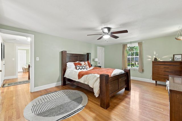 17 Longmeadow St, Longmeadow, MA 01106