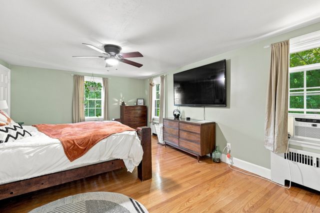 17 Longmeadow St, Longmeadow, MA 01106