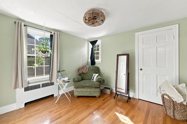 17 Longmeadow St, Longmeadow, MA 01106