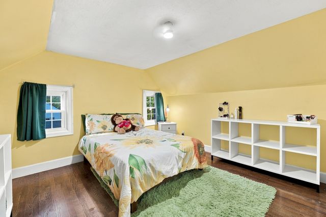 17 Longmeadow St, Longmeadow, MA 01106