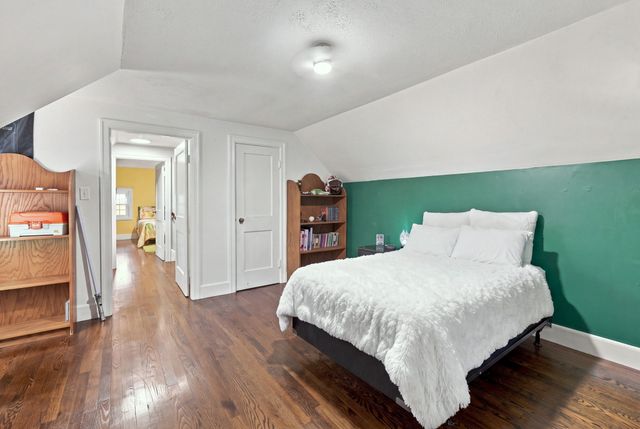 17 Longmeadow St, Longmeadow, MA 01106