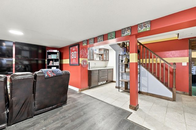 17 Longmeadow St, Longmeadow, MA 01106
