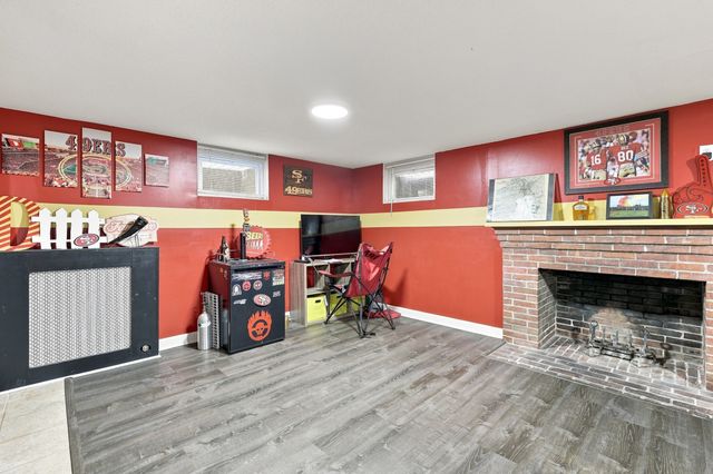17 Longmeadow St, Longmeadow, MA 01106