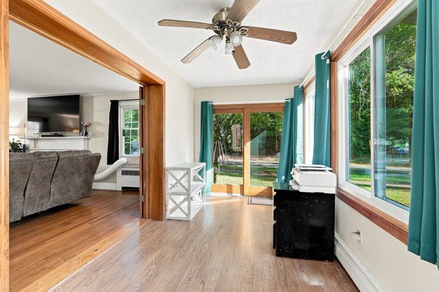 17 Longmeadow St, Longmeadow, MA 01106