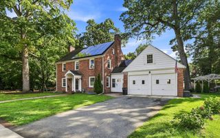 17 Longmeadow St, Longmeadow, MA 01106