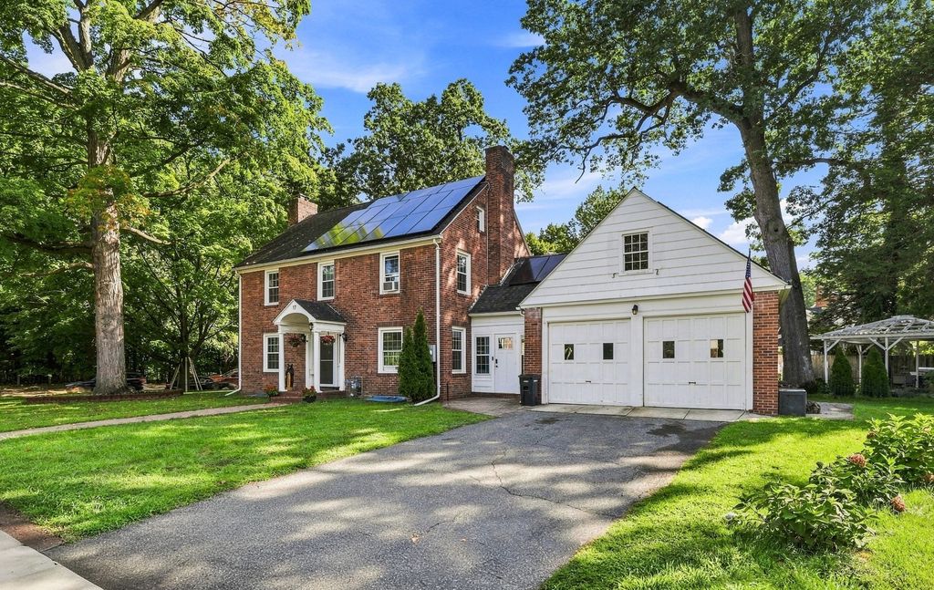 17 Longmeadow St, Longmeadow, MA 01106