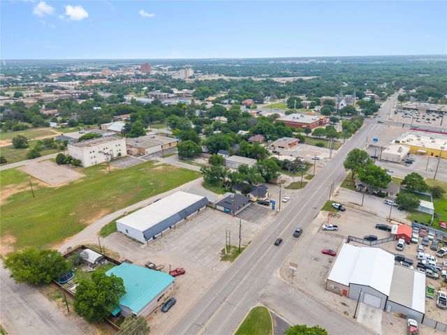 1205 Coggin Avenue, Brownwood, TX 76801