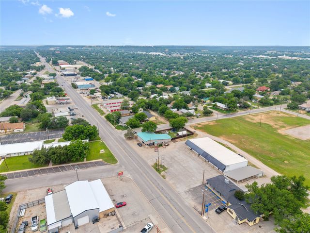 1205 Coggin Avenue, Brownwood, TX 76801