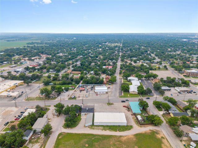 1205 Coggin Avenue, Brownwood, TX 76801