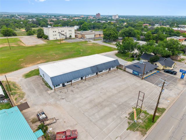 1205 Coggin Avenue, Brownwood, TX 76801