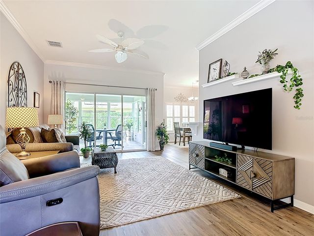 28 KNOLL WOOD DR, Poinciana, FL 34759