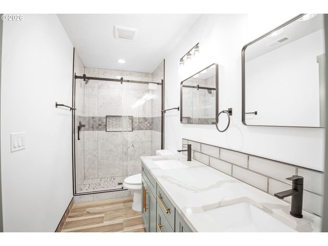 706 S 8TH Ave, Cornelius, OR 97113