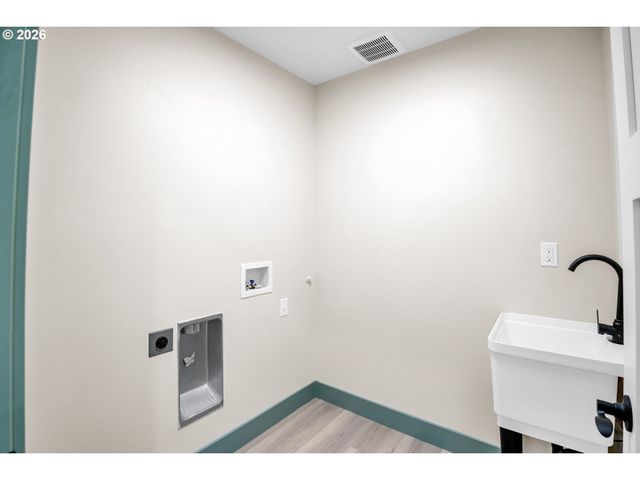 706 S 8TH Ave, Cornelius, OR 97113