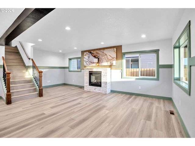 706 S 8TH Ave, Cornelius, OR 97113