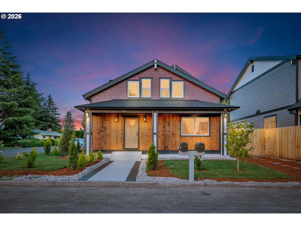 706 S 8TH Ave, Cornelius, OR 97113
