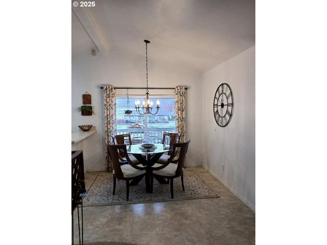 145 LITTLEBROOK Ln, Roseburg, OR 97471