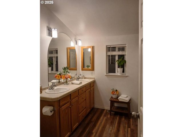 145 LITTLEBROOK Ln, Roseburg, OR 97471