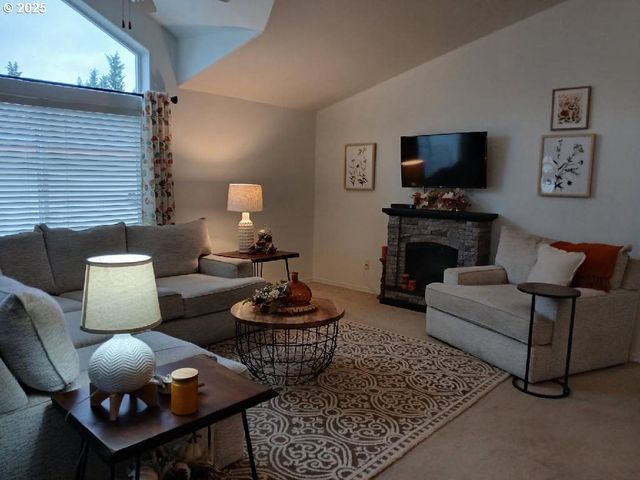 145 LITTLEBROOK Ln, Roseburg, OR 97471