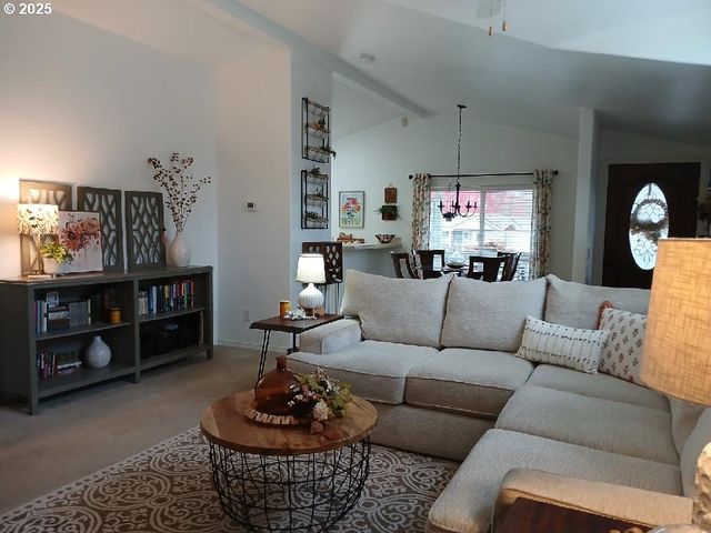 145 LITTLEBROOK Ln, Roseburg, OR 97471