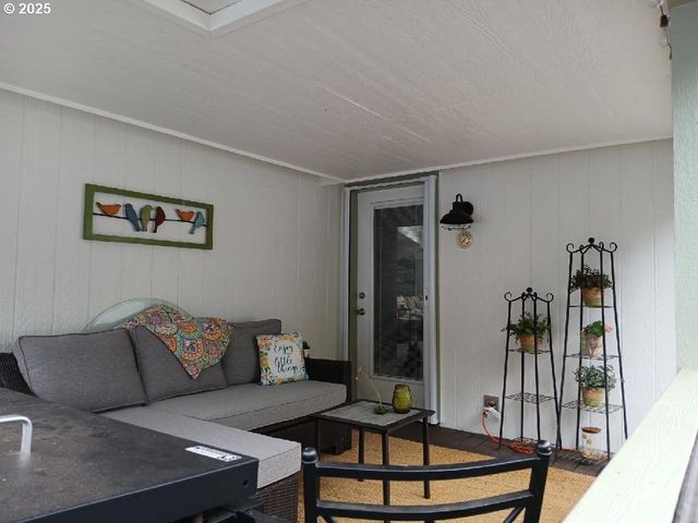 145 LITTLEBROOK Ln, Roseburg, OR 97471