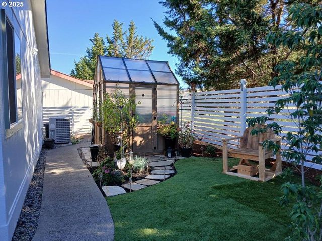 145 LITTLEBROOK Ln, Roseburg, OR 97471