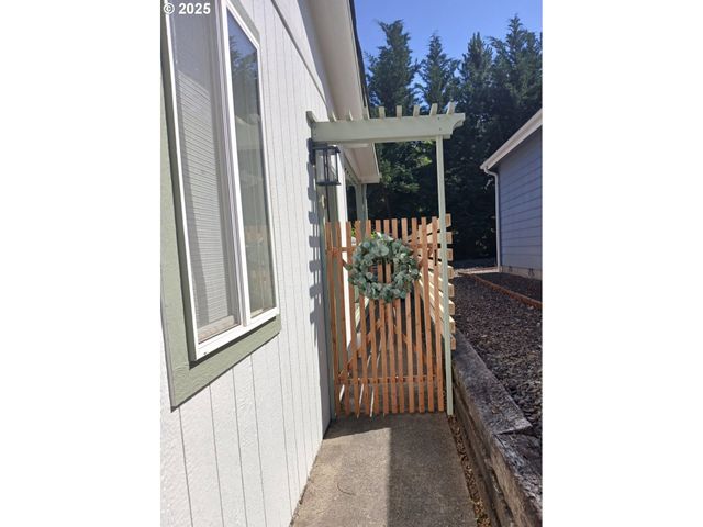 145 LITTLEBROOK Ln, Roseburg, OR 97471