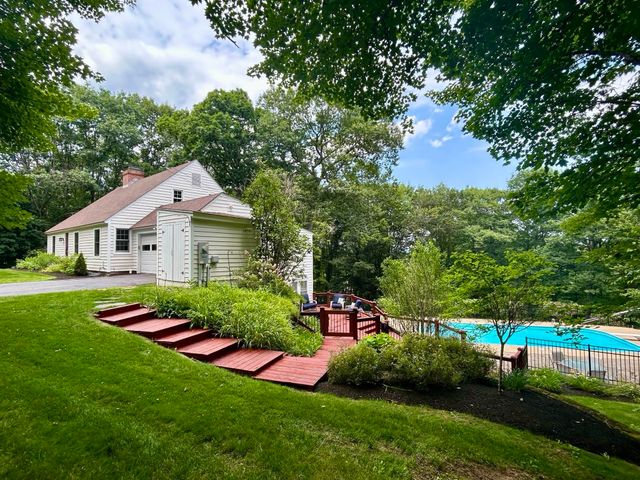 41 Roberts Road, Hopkinton, NH 03229