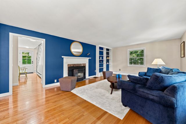 41 Roberts Road, Hopkinton, NH 03229