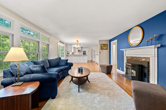41 Roberts Road, Hopkinton, NH 03229