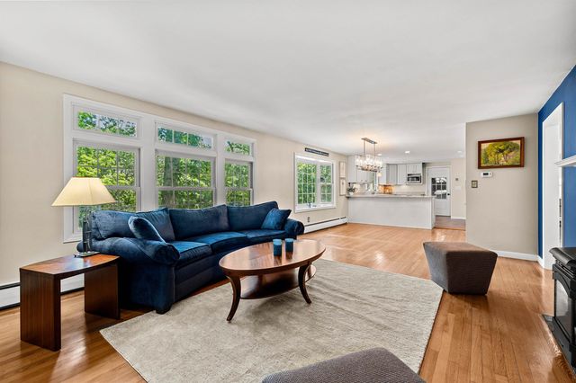 41 Roberts Road, Hopkinton, NH 03229