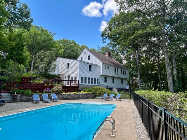 41 Roberts Road, Hopkinton, NH 03229