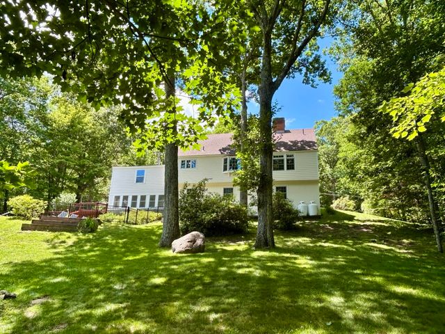 41 Roberts Road, Hopkinton, NH 03229