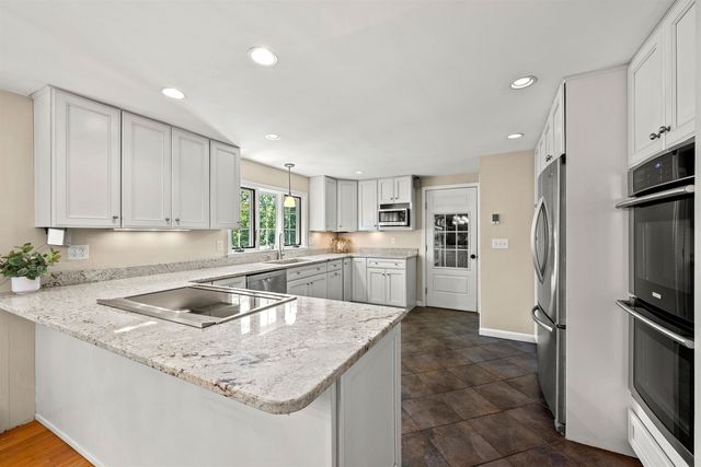 41 Roberts Road, Hopkinton, NH 03229