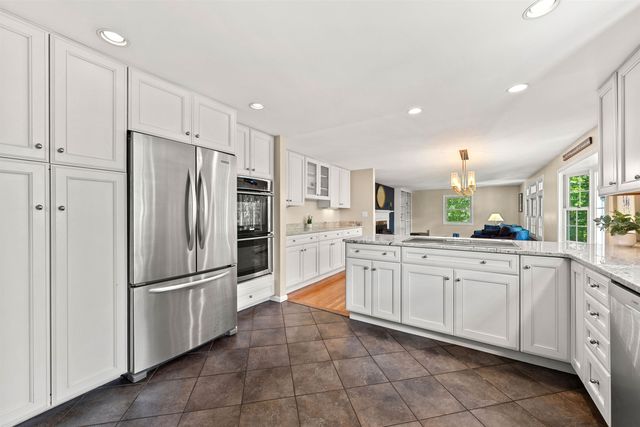 41 Roberts Road, Hopkinton, NH 03229