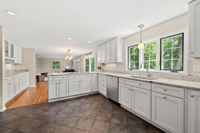 41 Roberts Road, Hopkinton, NH 03229