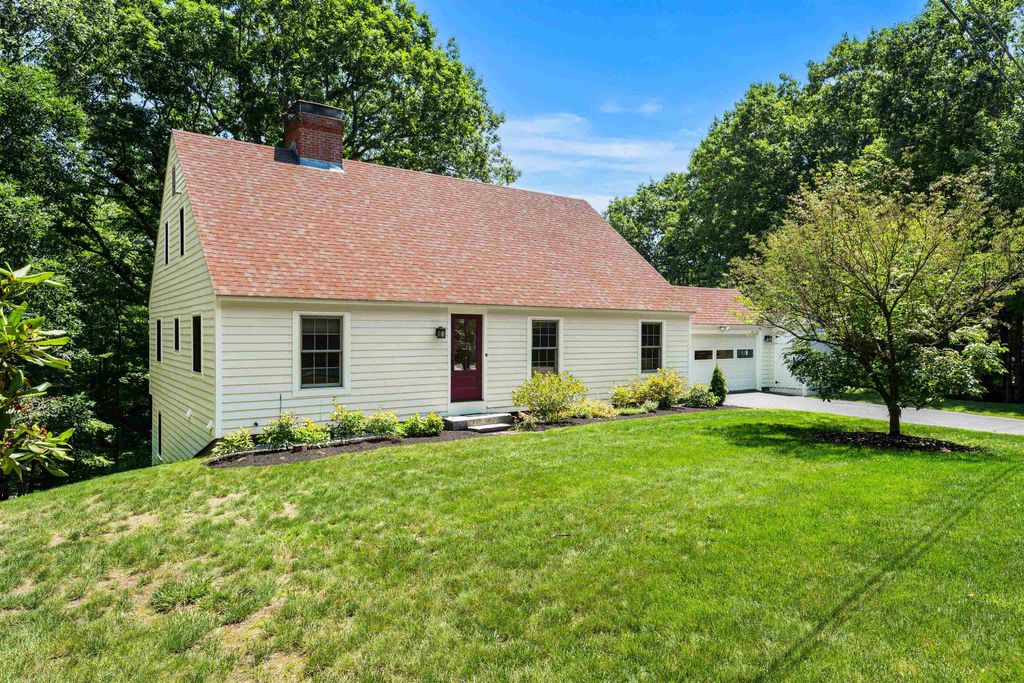 41 Roberts Road, Hopkinton, NH 03229